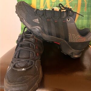 Adidas Men's AX2 blk/blk Traxion Trail Runner